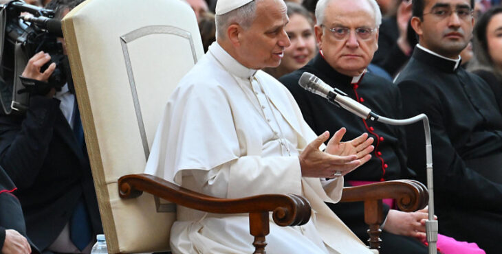 León XIV dice migrantes “no deben encontrar estigma de discriminación” a su llegada a un lugar seguro