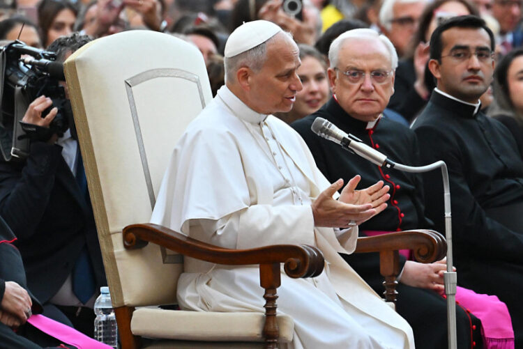 León XIV dice migrantes “no deben encontrar estigma de discriminación” a su llegada a un lugar seguro