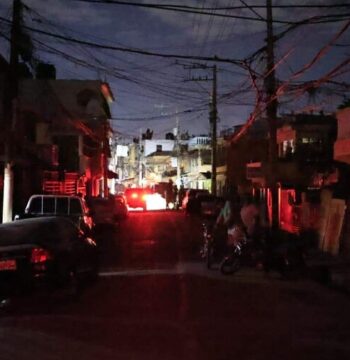 Una falla mayor deja al país sin energía por largas horas