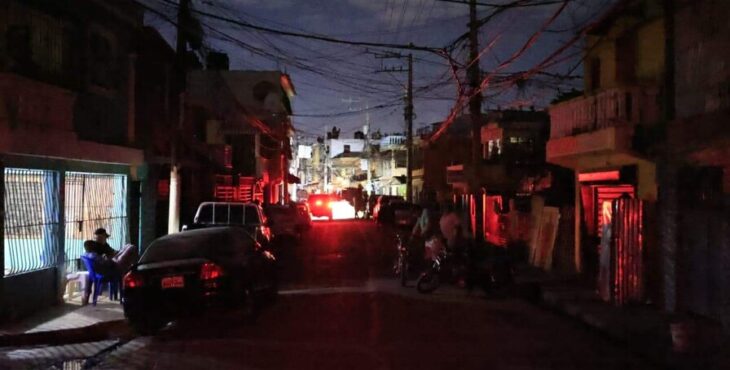Una falla mayor deja al país sin energía por largas horas