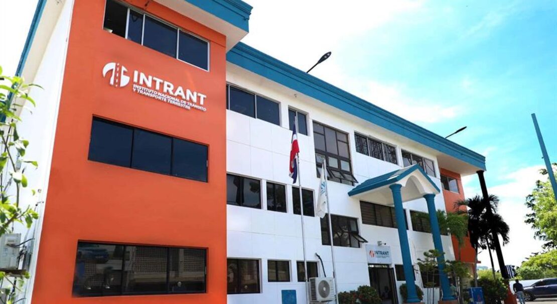 El dinero que salía por dos vías