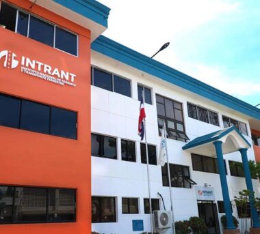 El dinero que salía por dos vías