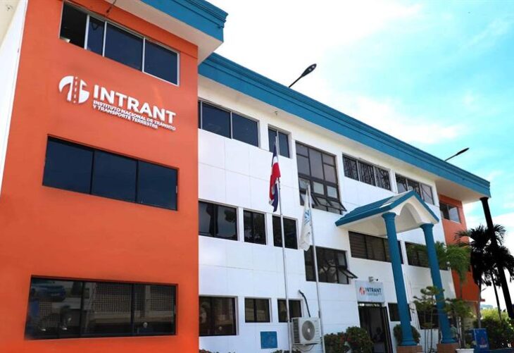 El dinero que salía por dos vías