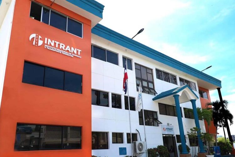 El dinero que salía por dos vías