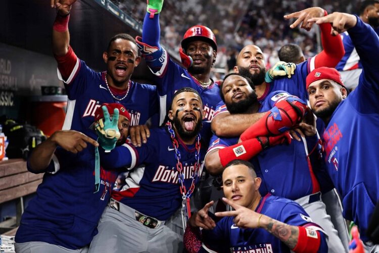 Dominicana somete a Venezuela y cierra invicta la fase de grupos en el Clásico Mundial